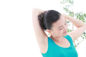 ストレッチする女性