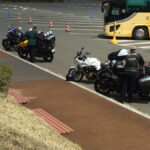 バイクを駐輪する